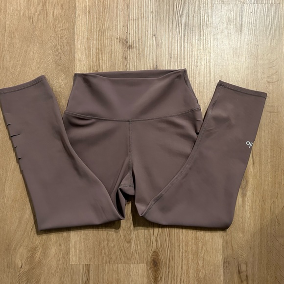 ALO Yoga High Waist Ripped Warrior Leggings in Mauve size small - Picture 2 of 8
